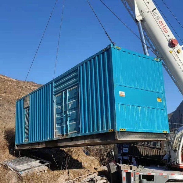 锦屏发电机的发电效率受多种因素影响，主要包括以下几个方面：