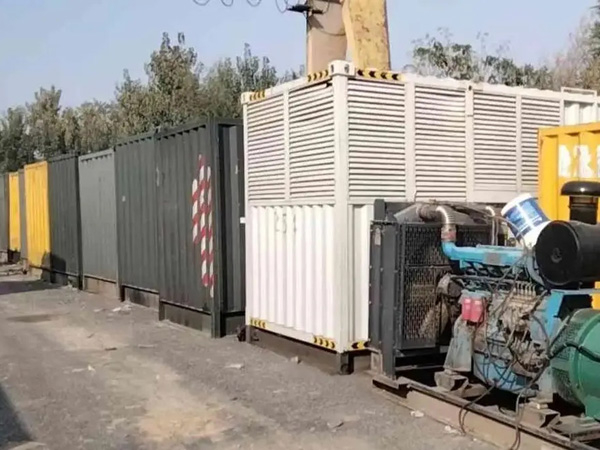 锦屏200KW柴油发电机机组每小时油耗是多少？